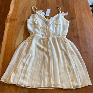 BCBG Maxazria ruffle pleated mini dress off white. Size M.